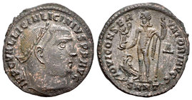 Licinio I. Follis. 313 d.C. Heraclea. (Spink-15240). (Ric-73). Rev.: IOVI CONSERVATORI AVG. Júpiter en pie a izquierda con Victoria sobre globo y cetr...