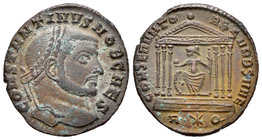 Constantino I. Follis. 307 d.C. Roma. (Spink-15512). (Ric-196). Rev.: CONSERVATORES VRB SVAE. Roma setada en templo con globo, cetro y escudo. Ae. 6,0...