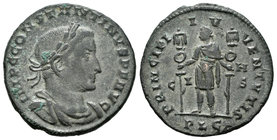 Constantino I. Follis. 307-308 d.C. Lugdunum. (Spink-16027). (Ric-260). Rev.: PRINCIPI IVVENTVTIS. El emperador con dos estandartes. Ae. 5,80 g. MBC. ...