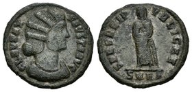 Fausta. Centenional. 325-326 d.C. Heraclea. (Spink-16572). (Ric-80). Rev.: SPES REIPVBLICAE. Fausta en pie sosteniendo dos niños en sus brazos, en exe...