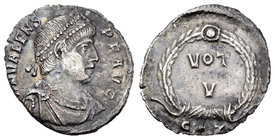 Valente. Silicua. 364-367 d.C. Constantinopla. (Spink-19681). (Ric-13). (Seaby-88b). Rev.: VOT / V. Dentro de corona. Ag. 1,52 g. MBC+. Est...100,00.