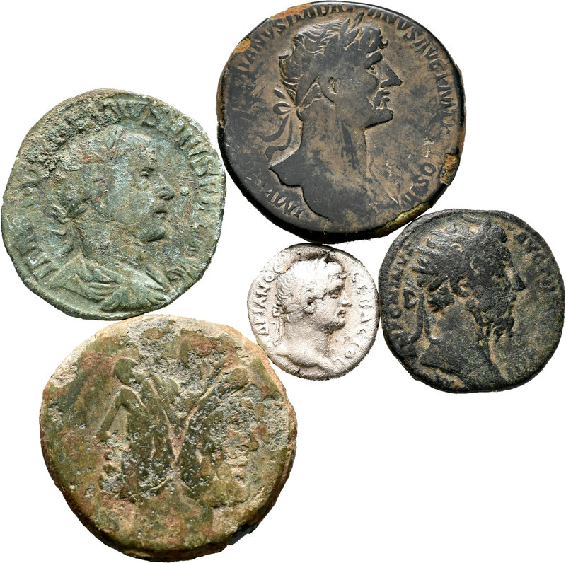 Lote de 5 piezas romanas, República un bronce, Imperio tres bronces y un denario...