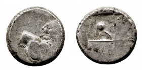MONEDAS ANTIGUAS. CHERRONESOS. CHERRONESOS. Hemidracma. AR. (400-350 a.C.). A/León con la cabeza vuelta a der. R/Cuadrado incuso con símbolos. 2,39 g....