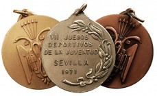 MEDALLAS. AE-40. VII Juegos Deportivos de la Juventud, Sevilla 1971. (lote de 3 medallas). Con anilla. EBC.