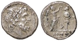 ROMANE REPUBBLICANE - ANONIME - Monete con simboli o monogrammi (211-170 a.C.) - Vittoriato - Testa di Giove a d. /R La Vittoria a d. incorona un trof...