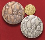 MEDAGLIE - PAPALI - Giovanni Paolo II (1978-2005) - Medaglia 1992 - Cattedrali Toscane AU-AG-CU Opus: ScatragliAU 750 mm 22 e gr. 9,7, Ag e AE mm 45
...