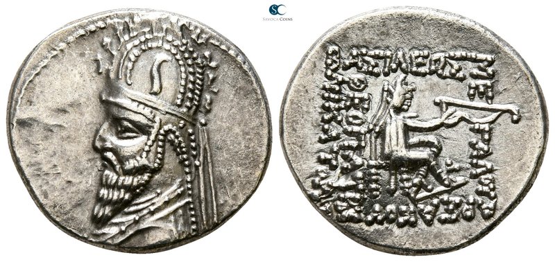 Kings of Parthia. Sinatrukes 93-69 BC. 
Drachm AR

19 mm., 4.14 g.



ver...