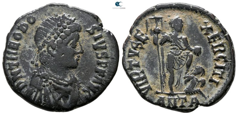 Theodosius I AD 379-395. Antioch
Centenionalis Æ

22 mm., 4.46 g.



very...