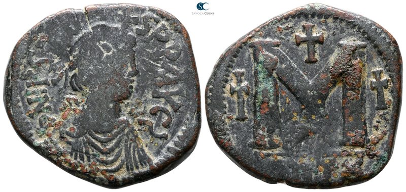 Justin I AD 518-527. Theoupolis (Antioch)
Fals Æ

31 mm., 16.29 g.



ver...
