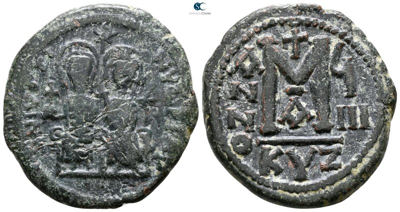 Justin II and Sophia AD 565-578. Cyzicus
Follis Æ

29 mm., 13.30 g.



ne...