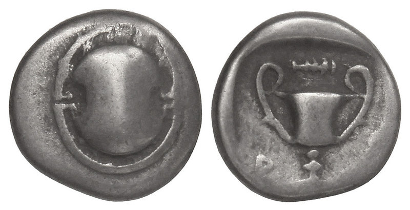 Hemidracma. 338-315 a.C. BEOCIA. Anv.: Escudo Beocio. Rev.: Ánfora, encima maza,...