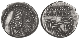 Dracma. 190 d.C. OSROES II. PARTIA. Anv.: Busto barbado, diademado y con tiara a izquierda. Rev.: Arquero entronizado a derecha, alrededor leyenda. 3,...