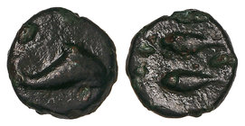 1/8 Calco. 300-20 a.C. GADES. Anv.: Delfín a derecha. Rev.: Dos atunes. 0,82 grs. AE. Pátina oscura. AB-1306; Vill-17. MBC+.