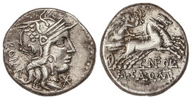 Republic. Denario. 117-111 a.C. FULVIA-1. Cn. Fulvius, M. Calidius y Q. Metellus. Rev.: Victoria en biga a derecha. Debajo CN. FOVL, en exergo: M. CAL...