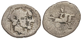 Republic. Denario. 88 a.C. MARCIA-18. Caius Marcius Censorinus. Rev.: Jinete con látigo, conduciendo un segundo caballo a derecha, debajo símbolo lanz...