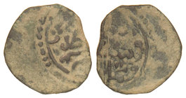 The Nasrids of Granada. Felús. 87(9)H. ANÓNIMA atribuida a MUHAMMAD XII. GHARNATA (Granada). 1,76 grs. AE. (Anverso y reverso desplazados). RARA. Lore...