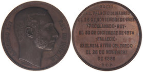 Muerte Alfonso XII. 1885. Anv.: ALFONSO XII REY DE ESPAÑA. Busto a derecha. Rev.: NACIÓ EN EL PALACIO DE MADRID... FALLECIÓ EN EL REAL SITIO DEL PARDO...