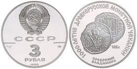 Russia. 3 Rublos. 1988. 34.50 grs. AR. Milenario acuñaciones rusas. Modelo diseñado por San Vladimir. En estuche original, con certificado.
 Y-211. P...