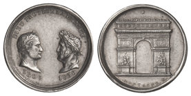Medalla Arco de Triunfo. 1806-1836. FRANCIA. Anv.: DIEU PROTEGE LA FRANCE. Bustos afrontados de Napoleón y Luis Felipe. Rev.: Arco de Triunfo. AR. Ø 1...