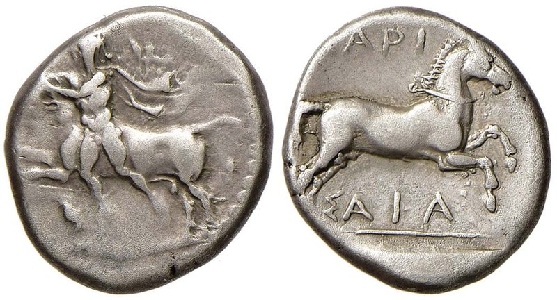 TESSAGLIA Larissa Dracma (440-400 a.C.) Uomo che lotta on un toro a s. - R/ Cava...