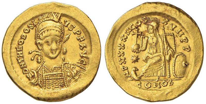 Teodosio II (408-450) Solido (Costantinopoli) Busto elmato di fronte con lancia ...