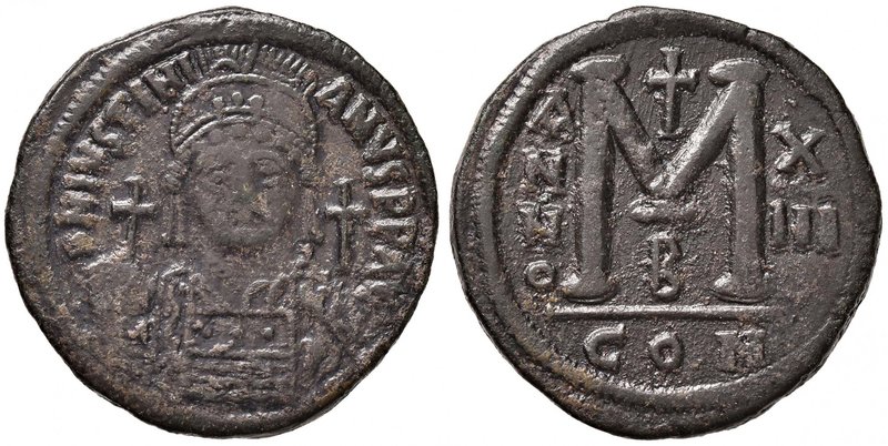 BISANZIO Giustiniano I (527-565) Follis - Busto elmato di fronte - R/ Grande M n...