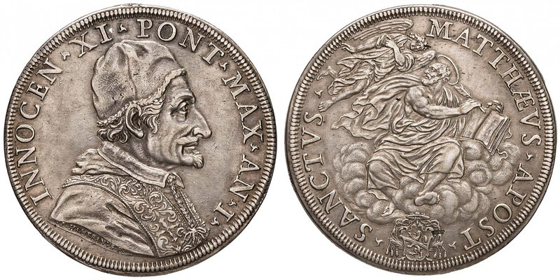 Innocenzo XI (1676-1689) Piastra A. I - Munt. 41 AG (g 32,00) R Minimi graffiett...