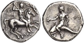 Apulia, Tarentum, Nomos, ca. 280-272 BC
AR (g 6,42; mm 19; h 6)
Horseman galloping r., holding shield and spears, crownde by Nike; on l., ΣΙ; below,...