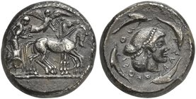 Sicily, Syracuse, Tetradrachm struck under Deinomenid Tyranny, ca. 475-470 BC
AR (g 17,02; mm 25; h 3)
Charioteer driving slow quadriga r.; holding ...