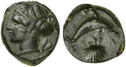 Sicily, Syracuse, Hemilitron struck under Dionysios, ca. 405-367 BC
AE (g 3,67; mm 16; h 1)
Head of Arethusa l., behind, two olive leaves. Rv., ΣΥ -...