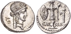 C. Julius Caesar, Denarius, Mint moving with Caesar, 13 July 48-47 BC
AR (g 4,02; mm 19; h 12)
Female head r., wearing diadem and oak wreath; behind...