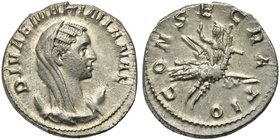 Diva Mariniana, Antoninianus struck under Valerian I, AD 253-254
AR (g 3,63; mm 21; h 12)
DIVAE MARINIANAE, veiled and draped bust r. on crescent, R...