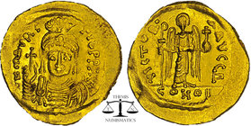 BYZANTINE EMPIRE. Maurice Tiberius. 582-602. AV solidus. Constantinople mint. Draped and cuirassed bust facing, wearing plumed helmet and holding glob...
