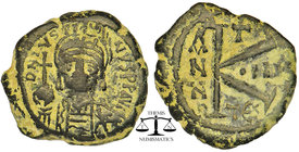 Justinian I (527-565). AE 20 Nummi. Thessalonica, year 39 (565/6). Helmeted and cuirassed facing bust, holding globus cruciger and shield. R/ Large K;...