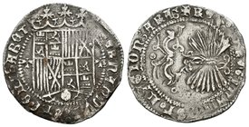 Fernando e Isabel (1474-1504). 1 real. Granada. (Cal-318). Ag. 3,29 g. Escudo entre montes flordelisados. Marca de ceca G poco visible. MBC-. Est...70...