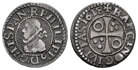 Felipe III (1598-1621). 1/2 croat. 1618. Barcelona. (Cal-541). (Cru-4342m). Ag. 1,47 g. La cruz del reverso no corta la leyenda. Escasa. MBC+. Est...7...
