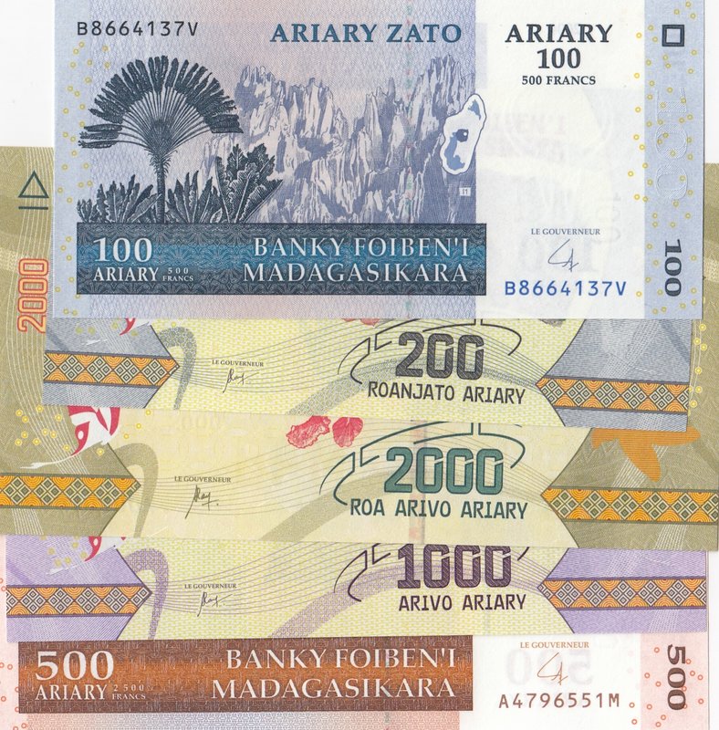 Madagascar, 5 Pieces UNC Banknotes
100 Ariary, 2004/ 200 Ariary, 2017/ 500 Aria...