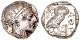 Atenas. Tetradracma. AR. (circa 454-404 a.C.). A/Cabeza con casco de Atenea a der. R/Búho sobre rama de olivo, delante AOE, todo dentro de cuadrado in...