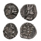 Imperio Persa. Óbolo. (Siglo I a.C- I d.C). Lote de 2 monedas. AR-10 (0,47 g.) y AR-11 (0,69 g.) A/Busto del rey a izq. Interesante. MBC.