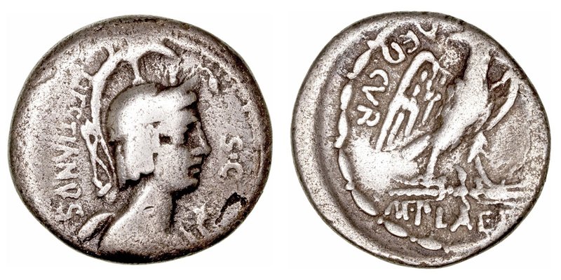 Plaetoria. Denario. AR. Roma. (67 a.C.). A/Cabeza con casco de la diosa Vacuna a...