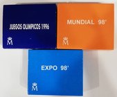 Juan Carlos I. 1000 Pesetas. AR. Lote de 3 monedas. 1995, 1998 Expo y 1998 Mundial Fútbol. En estuche original, encapsulado y con certificado. PROOF.