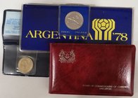 Lotes de Conjunto. AR/AE. Lote de 4 estuches. Argentina '78 (6 valores), Polonia 200 Zt 1980, Singapur 1976 (6 valores) y Yugoeslavia 5000 Dinara 1989...