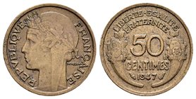 Francia. III República. 50 céntimos. 1947. (Km-894.1). (Gad-462b). Ae-Al. 1,98 g. Escasa. MBC+. Est...160,00.