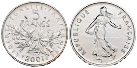 Francia. 5 francos. 2001. (Km-926a.1). (Gad-154). Ag. 12,01 g. Certificado de autenticidad. SC. Est...20,00.