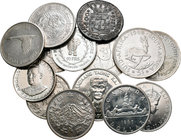 Lote de 14 monedas mundiales diferentes, Canadá y Japón entre otros. A EXAMINAR. EBC/SC. Est...300,00.