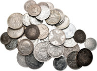 Lote de 100 monedas mundiales, en su gran mayoría acuñadas en plata. IMPRESCINDIBLE EXAMINAR. MBC-/SC-. Est...700,00.