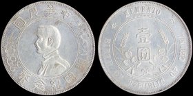 CHINA (REPUBLIC OF): 1 Dollar (ND 1927) in silver (0,900). Obv: Bust of Sun Yatsen. Rev: Two rosettes dividing legend at top. (Y# 318a.1). Almost Unci...