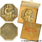 III REPUBLIC
Type : Médaille octogonale, Arts Décoratifs 
Date : 1925 
Mint name / Town : Paris 
Metal : copper 
Diameter : 60 mm
Engraver : P. ...