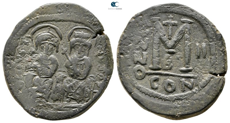 Justin II and Sophia AD 565-578. Constantinople
Follis Æ

28 mm., 15,23 g.
...