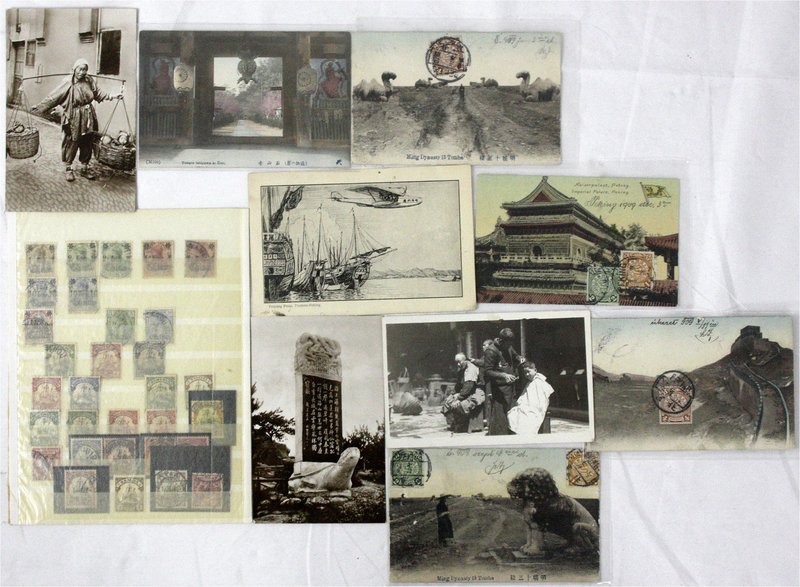 China
Briefmarken
Ansichtskarten und Briefmarken der Kolonien. 9 chinesische A...